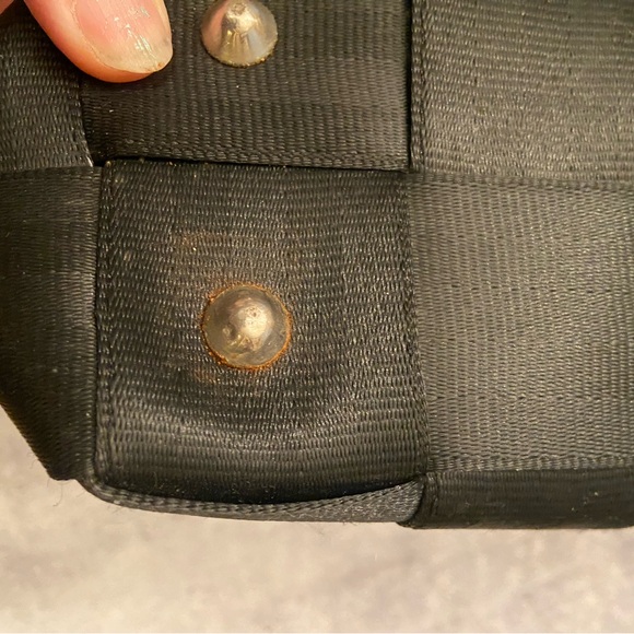 Vintage Original Harvey’s Black Seatbelt Zip Top Tote With Feet - Picture 9 of 11